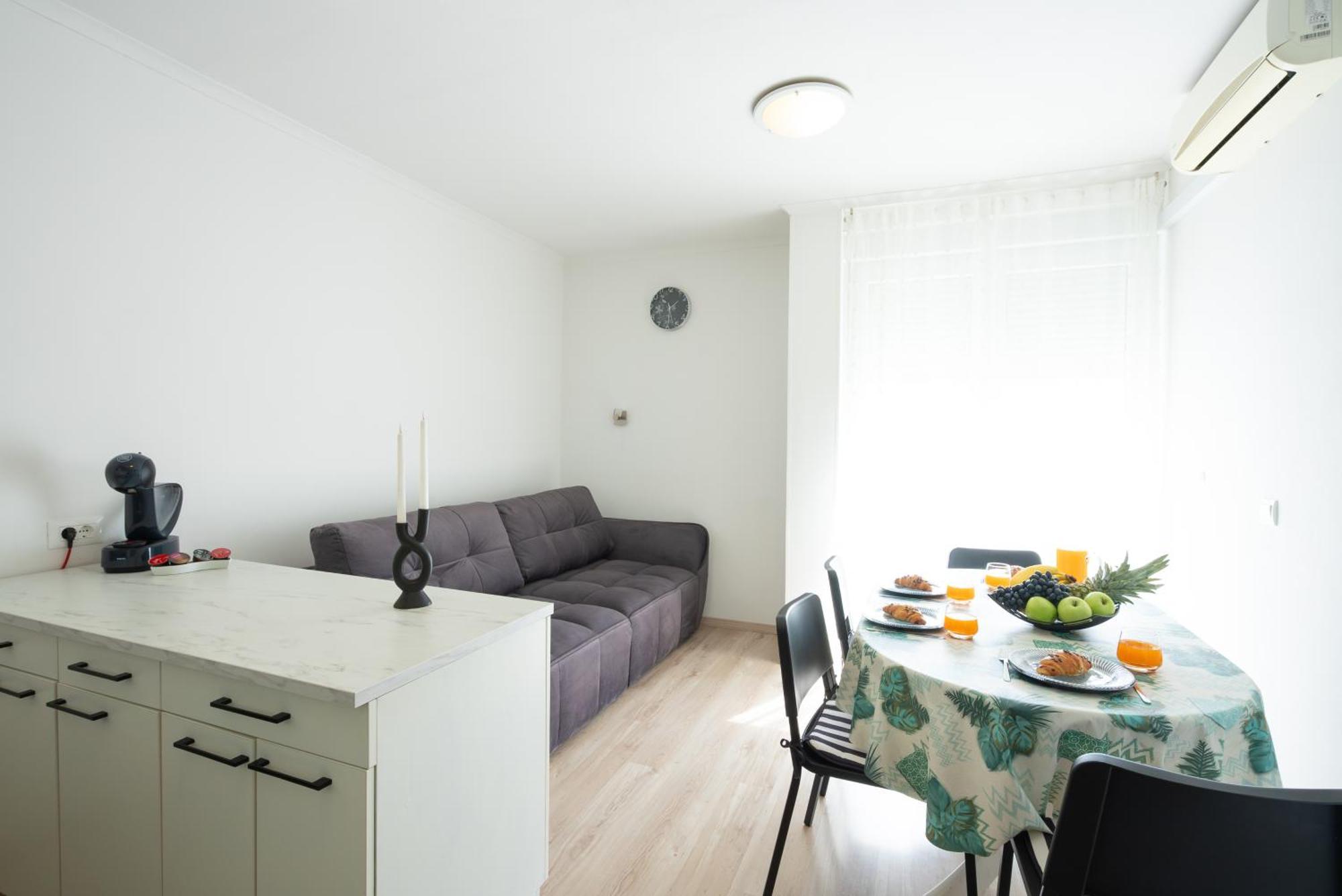 Adventure Apartment 75M2 Close To The Center Split Exterior photo